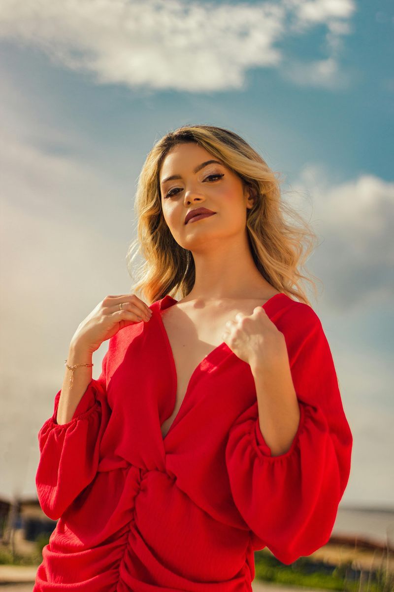 She Doesn't Ask for Change—She Just Changes Herself