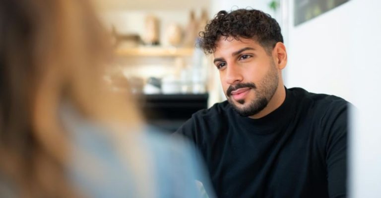 Als je man deze 14 dingen doet, laat hem dan nooit gaan