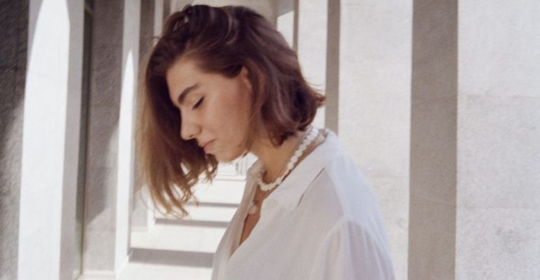 Als Je Deze 10 Kledingstukken Draagt, Straal Je Moeiteloze Elegantie Uit