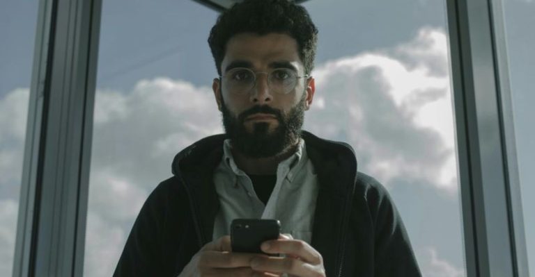 Wanneer mannen overweldigd zijn, trekken ze zich op deze 10 manieren terug