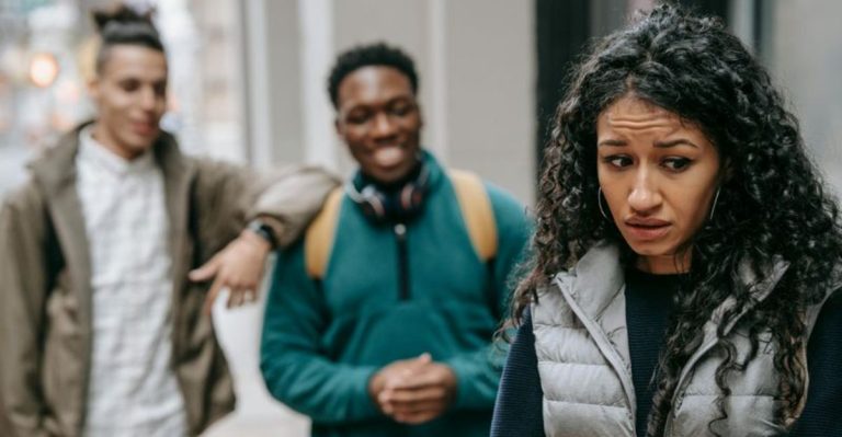 7 signalen dat je te maken hebt met narcistisch emotioneel misbruik