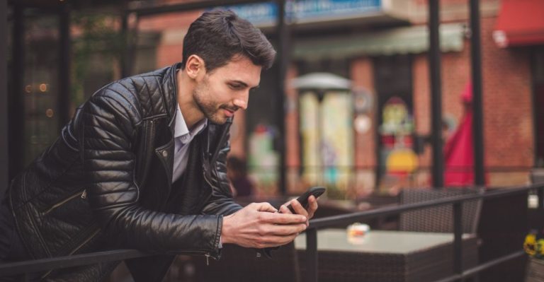 Als Je Deze 10 Berichten Krijgt, Houdt Je Vrouw Diep Van Je