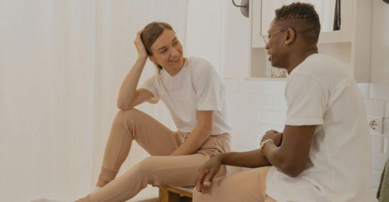 Je Ziet Ze Misschien Niet, Maar Deze 12 Subtiele Signalen Betekenen Dat Mensen Je Echt Respecteren