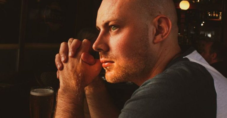 Trouw Nooit Met Een Man Die Deze 10 Waarschuwingssignalen Vertoont