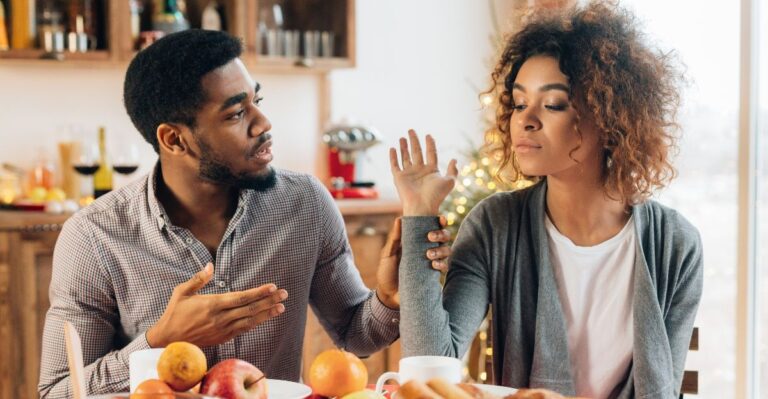 10 dingen die je kunt zeggen wanneer een narcist het gesprek probeert te verdraaien