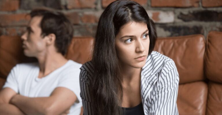 9 rode vlaggen die laten zien dat je partner mogelijk misbruik van je maakt