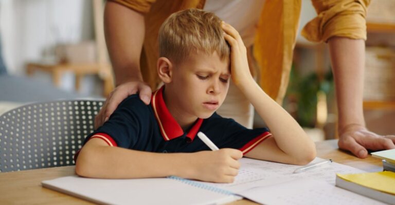 Opgegroeid met een narcistische vader? 11 volwassen patronen die je misschien herkent