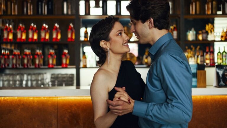 Misschien zegt hij geen “Ik hou van je”, maar deze 11 dingen bewijzen dat hij het meent