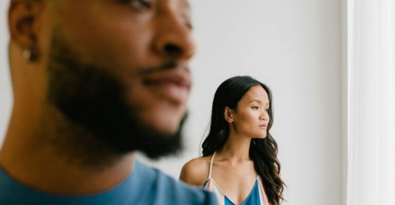 13 veelvoorkomende manieren waarop mannen zich gedragen tegenover vrouwen tot wie ze zich niet aangetrokken voelen