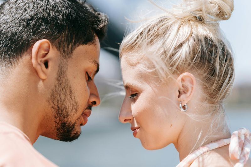 Signs of Unequal Emotional Effort