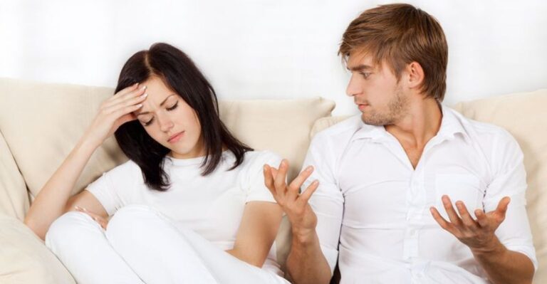 15 manieren om te herkennen dat je in een relatie zit zonder echte liefde