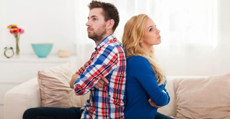 17 signalen dat je partner stilletjes afscheid neemt van jullie relatie