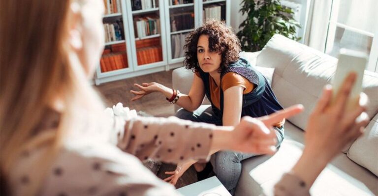 17 gaslighting-signalen die je nooit zomaar moet wegwuiven