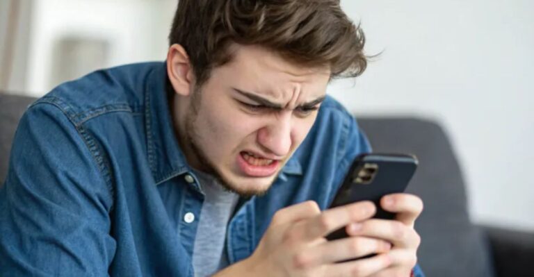 18 typische manieren waarop een narcist zich gedraagt als dingen niet gaan zoals hij wil, en het gedrag waar hij altijd op terugvalt
