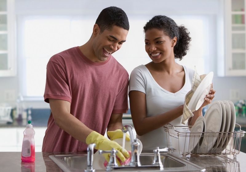 Sharing household tasks without being asked