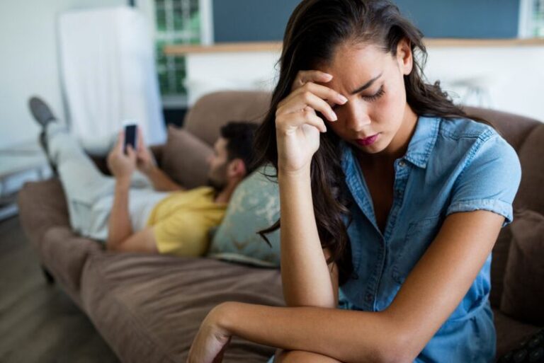 Sterke vrouwen blijven niet smeken om liefde zodra ze zien dat ze die alleen dragen