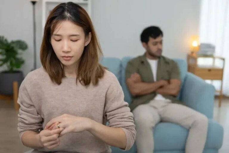 Wanneer een sterke vrouw er echt klaar mee is, laat ze de deur niet langer op een kier staan