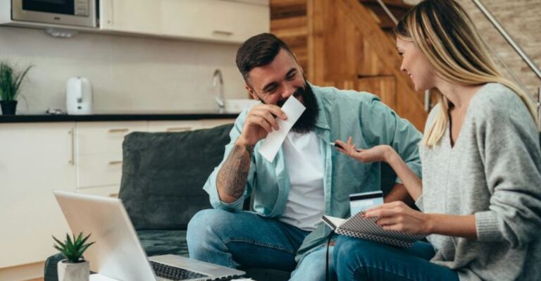 11 tekenen dat de wittebroodswekenfase in je relatie aan het vervagen is