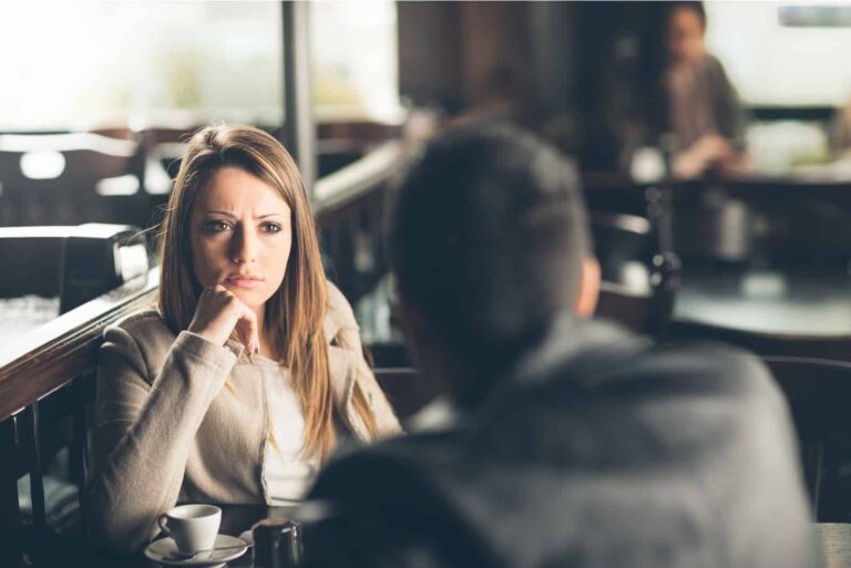 15 duidelijke tekenen dat je ex je aan het testen is (+ hoe je ermee omgaat)