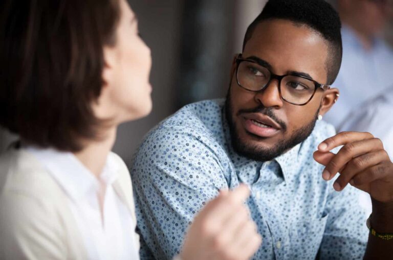 17 duidelijke tekenen dat je ex weer interesse begint te krijgen