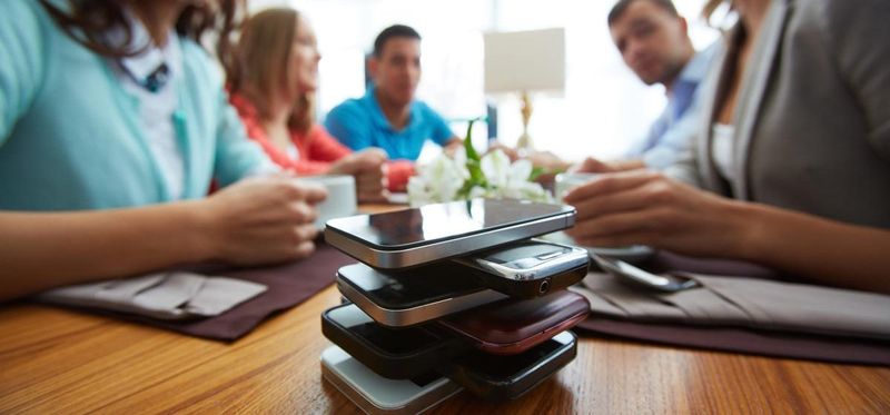They put their phone away when you’re speaking