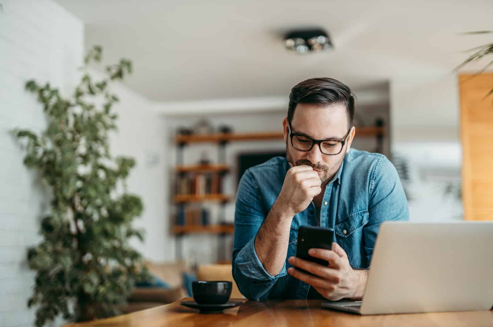 a man sits in the office and buttons on the phone