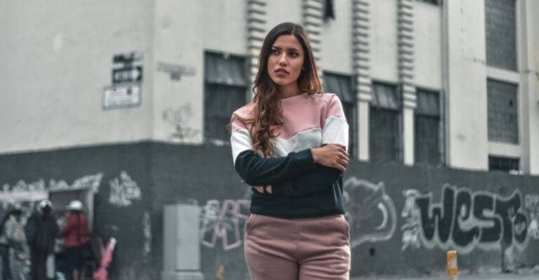 11 manipulatieve zinnen die vrouwelijke narcisten tegen mannen gebruiken
