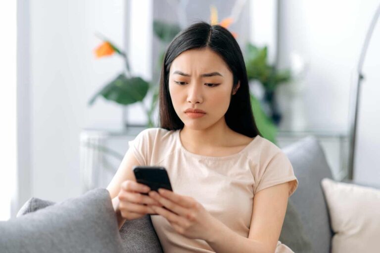 12 veelvoorkomende voorbeelden van sms-berichten van een narcist